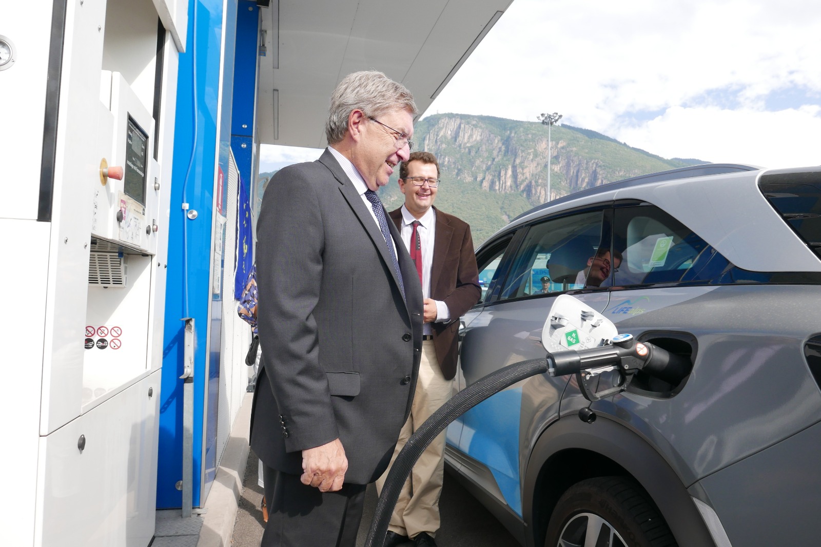 Il Ministro Giovannini visita stabilimento IIT dove si produce idrogeno green