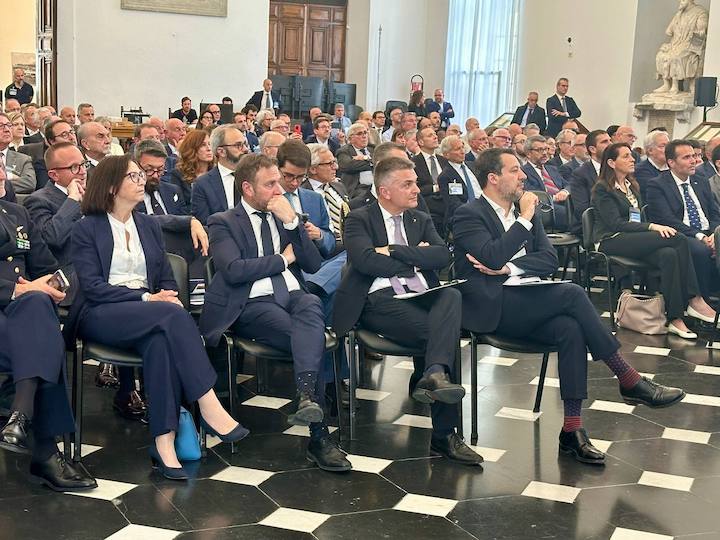 "Il ministro Salvini alla posa del primo cassone nel porto di Genova"