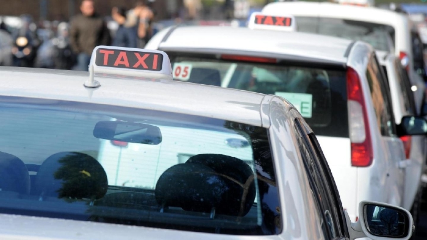 Buoni viaggio per gli spostamenti in taxi o con servizi di noleggio con conducente (Ncc)