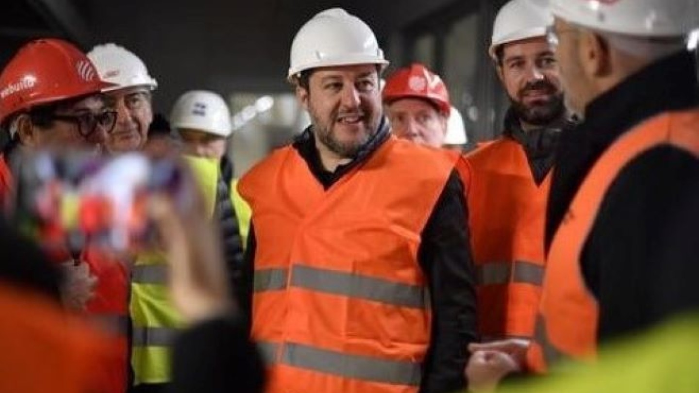 salvini metro m4 milano