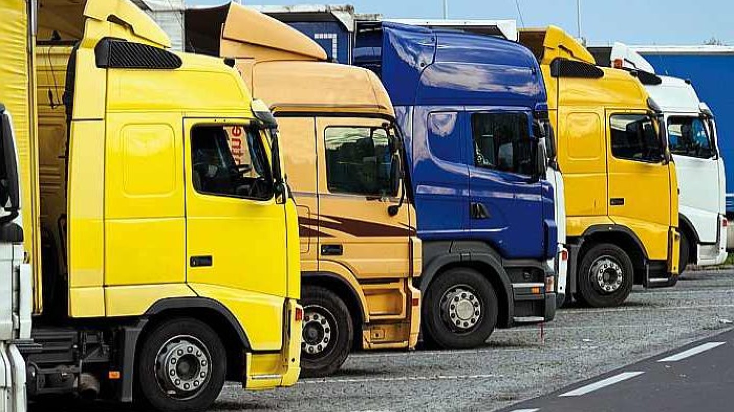 Camion Autotrasporto merci e persone colore giallo e blu