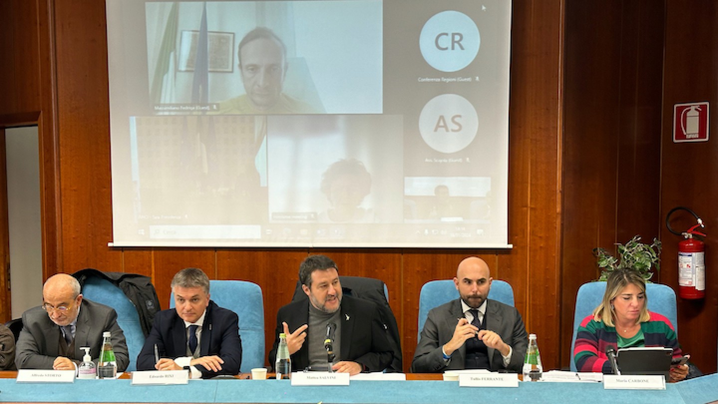 IL ministro Salvini alla seconda riunione sul Piano casa