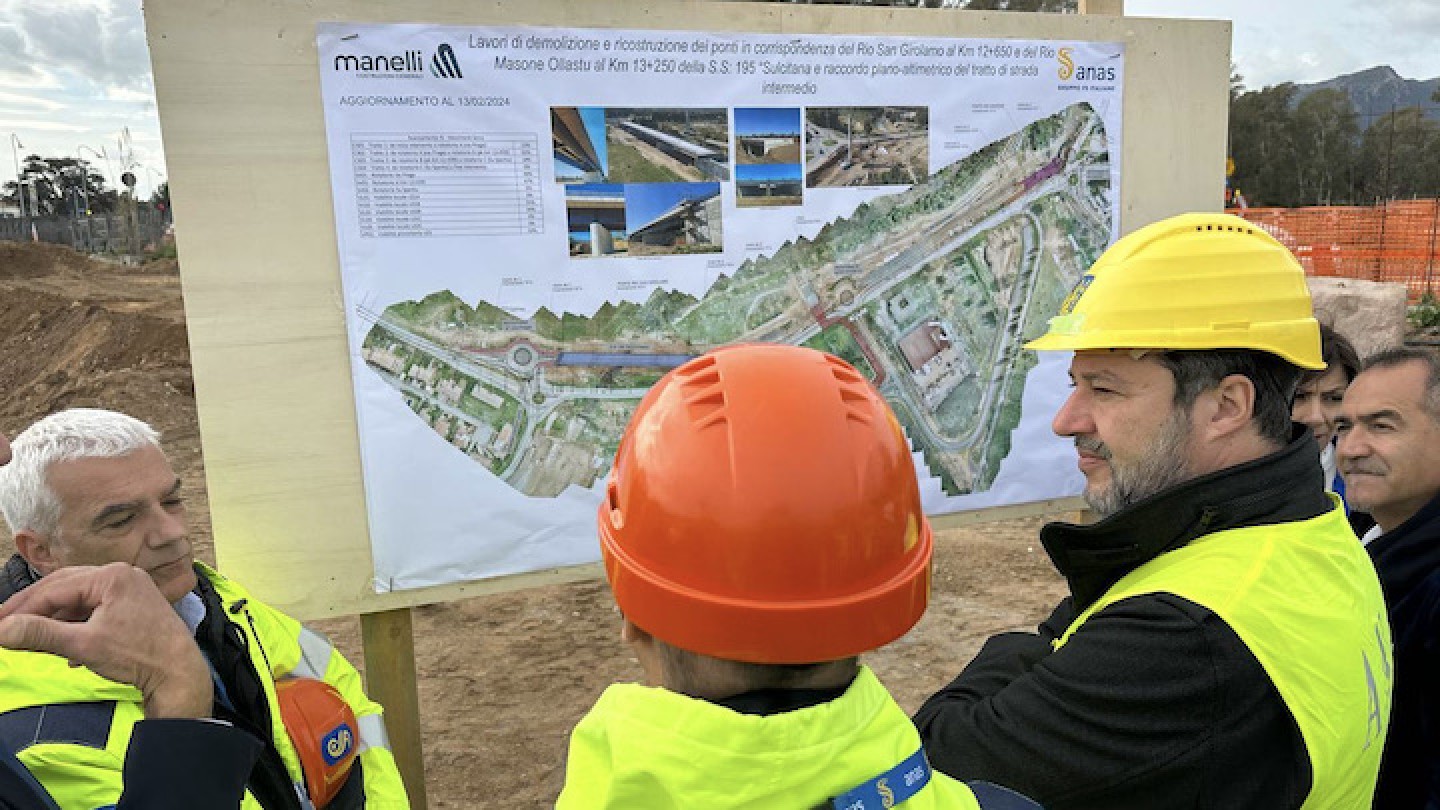 Il ministro Salvini in visita per verificare l'avanzamento dei lavori della SS 195