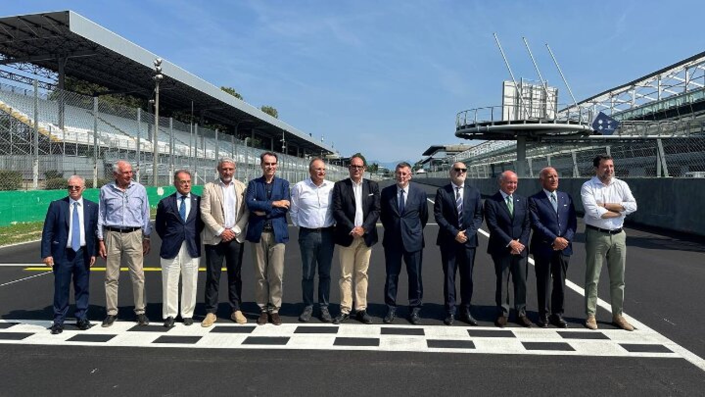 Foto Ministro delle Infrastrutture e dei Trasporti Matteo Salvini alla pista dell'Autodromo di Monza 