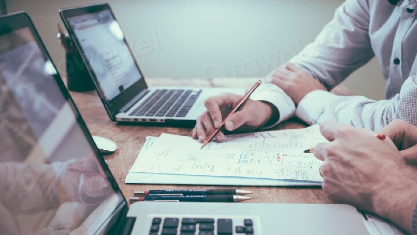 Immagine computer portatili e lavoro in team