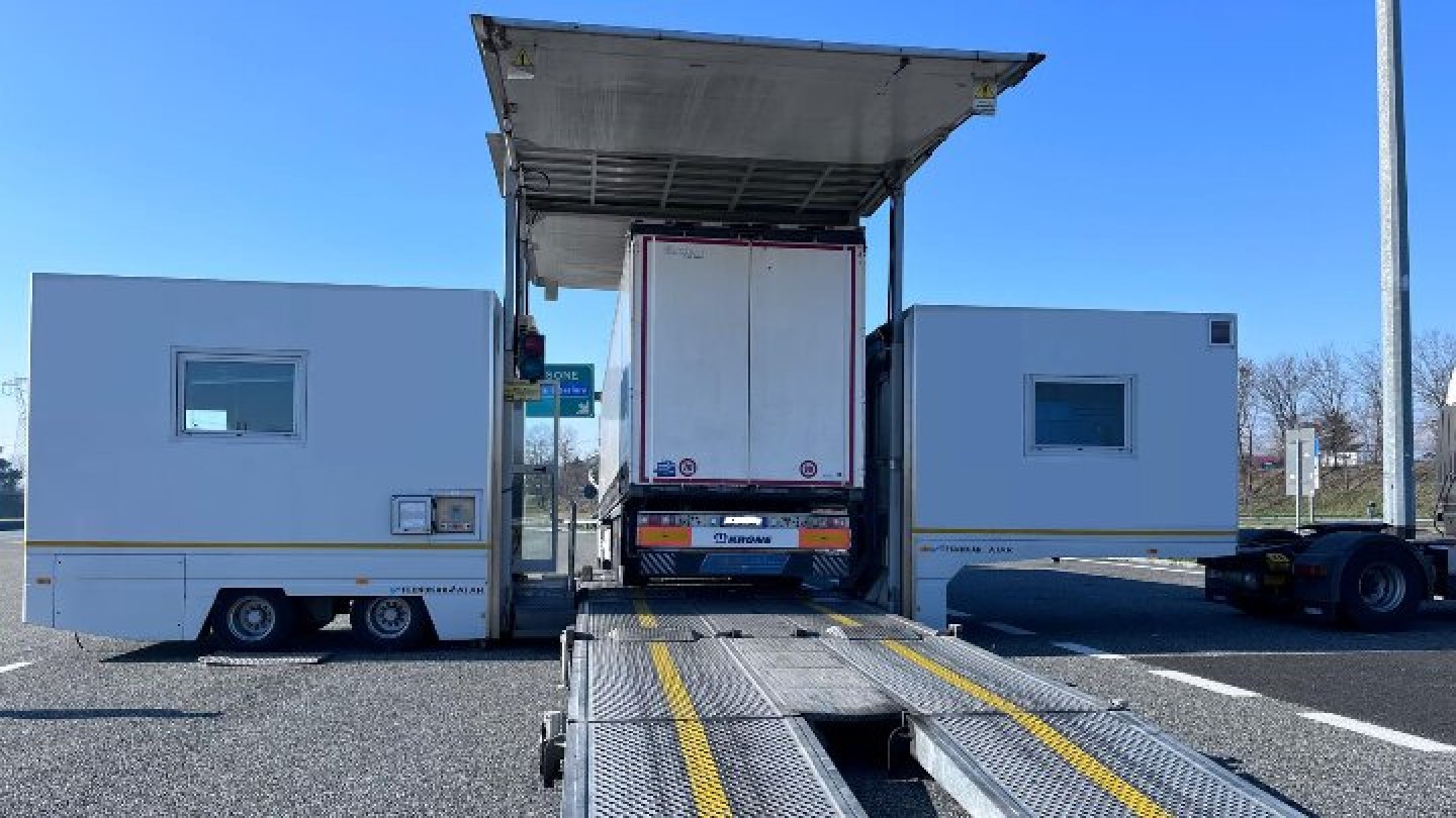 Immagine del Centro Mobile di Revisione mezzi pesanti motorizzazione Torino