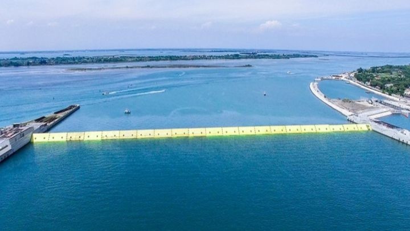 il Mose sistema di dighe mobili a protezione di Venezia