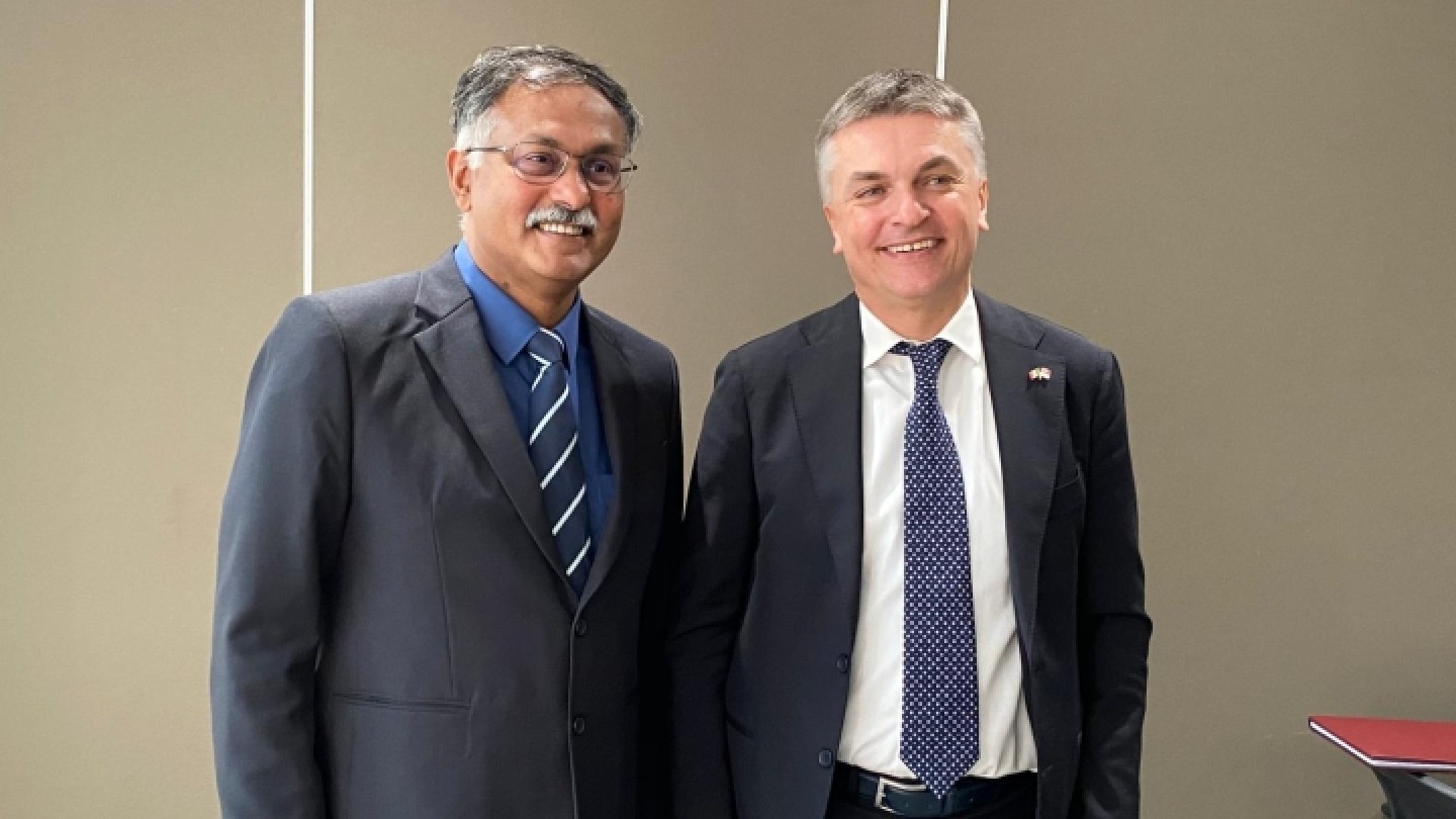 VM Rixi - Min Murali Pillai